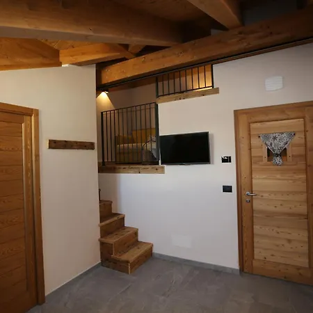 L'Abri En Ville - Parcheggio Privato A 100 Mt Ed Accesso Con Auto Nell'Area Pedonale Aosta Exterior photo
