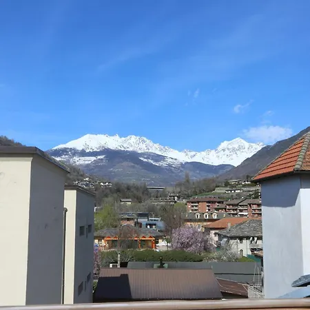 L'Abri En Ville - Parcheggio Privato A 100 Mt Ed Accesso Con Auto Nell'Area Pedonale Aosta Exterior photo