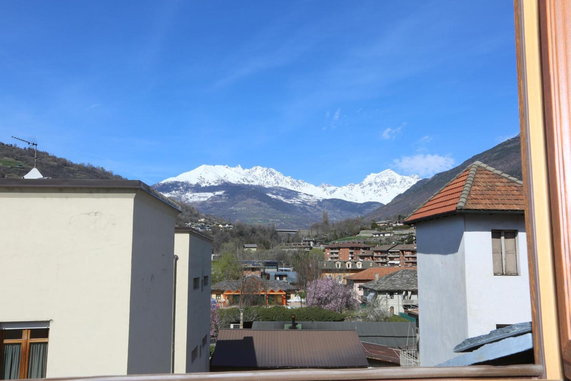 L'abri En - Parcheggio Privato A 100 Mt Ed Accesso Con Auto Nell'area Pedonale Apartment Aosta