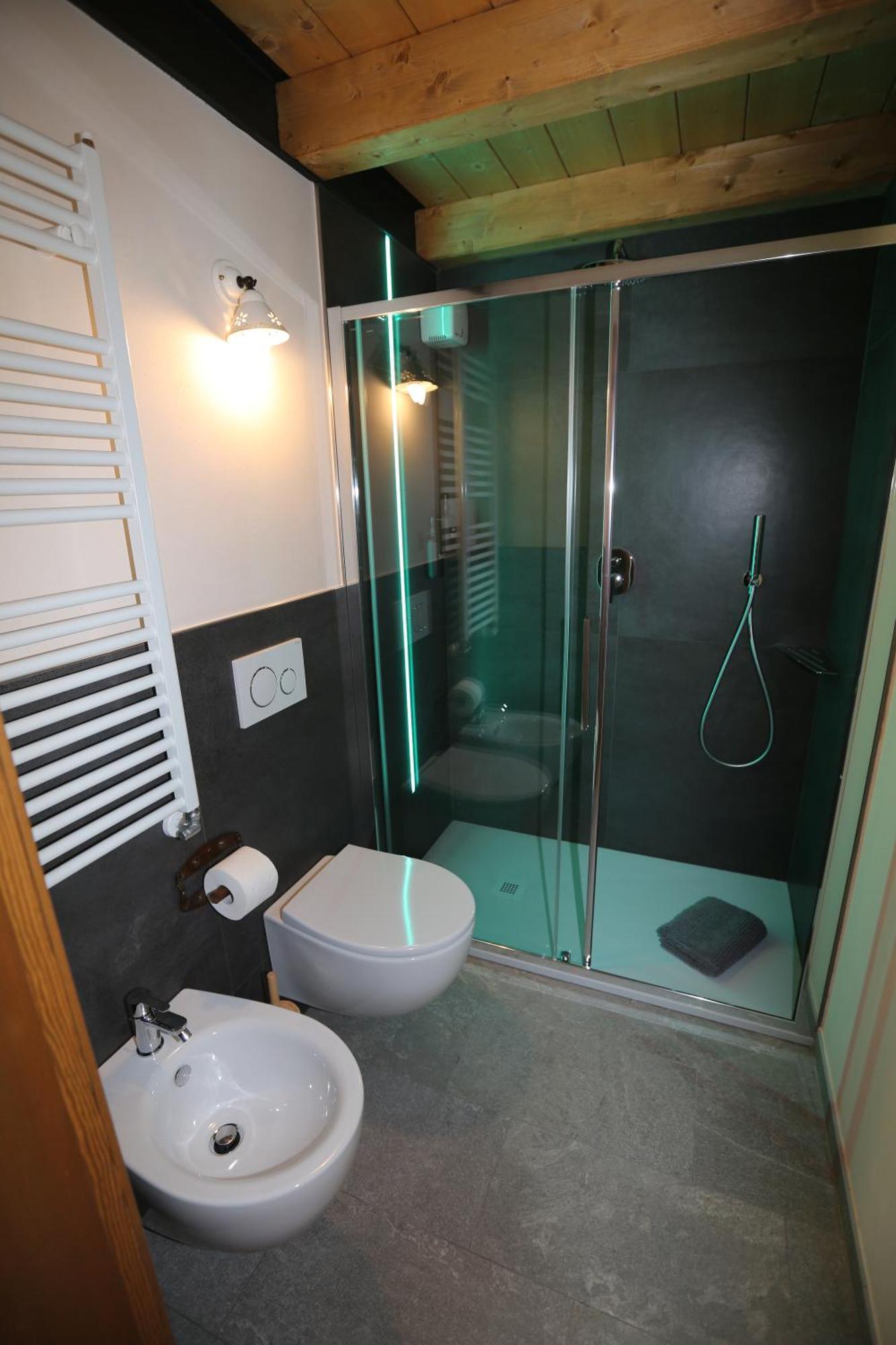 L'abri En - Parcheggio Privato A 100 Mt Ed Accesso Con Auto Nell'area Pedonale Apartment *