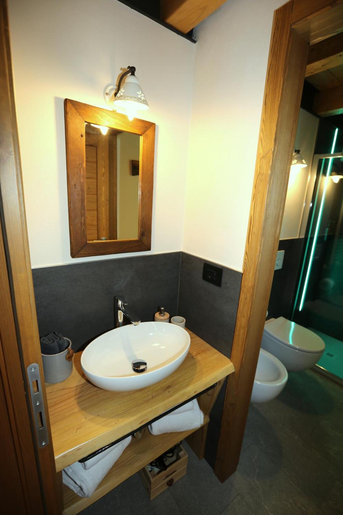 Apartment L'abri En - Parcheggio Privato A 100 Mt Ed Accesso Con Auto Nell'area Pedonale *